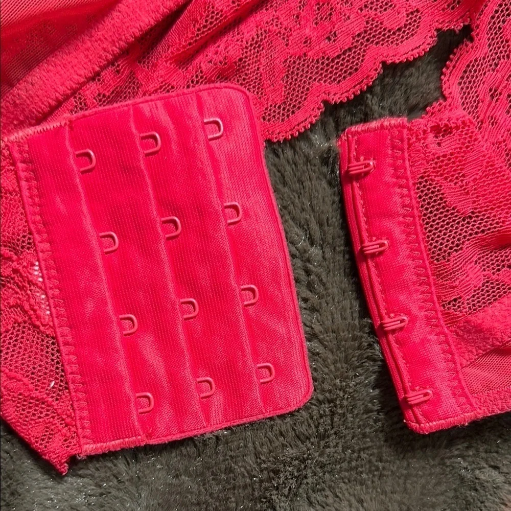 VICTORIAS SECRET Red Lace Push Up Bra Sz 32D